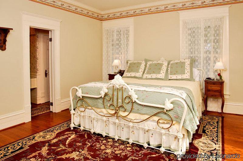 The Corinthian Bed And Breakfast Dallas Room photo